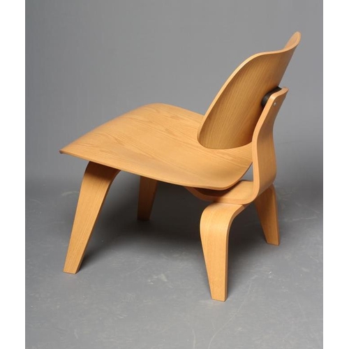 584 - A CHARLES & RAY EAMES DESIGN VITRA PLYWOOD LCW CHAIR, the moulded plywood with ash veneers, Vitra pa... 