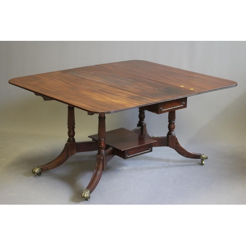 654 - A REGENCY MAHOGANY DROP LEAF BREAKFAST TABLE, early 19th century, the reeded edged rounded oblong to... 