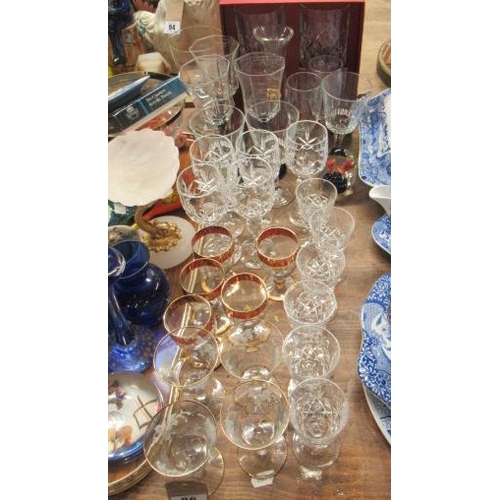 96 - QUANTITY OF GLASS