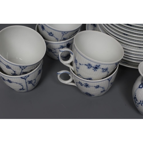 25 - A ROYAL COPENHAGEN PORCELAIN PART TEA SERVICE painted in underglaze blue with the Onion pattern, com... 