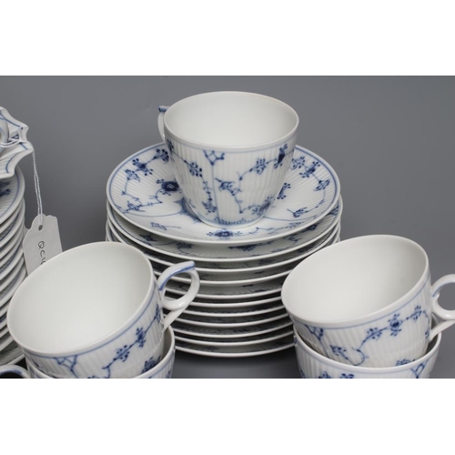 25 - A ROYAL COPENHAGEN PORCELAIN PART TEA SERVICE painted in underglaze blue with the Onion pattern, com... 