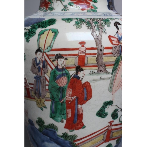 6 - A CHINESE PORCELAIN FAMILLE VERTE VASE of flared rounded cylindrical form, painted in underglaze blu... 