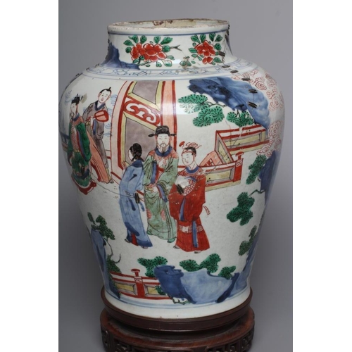 6 - A CHINESE PORCELAIN FAMILLE VERTE VASE of flared rounded cylindrical form, painted in underglaze blu... 