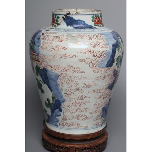 6 - A CHINESE PORCELAIN FAMILLE VERTE VASE of flared rounded cylindrical form, painted in underglaze blu... 