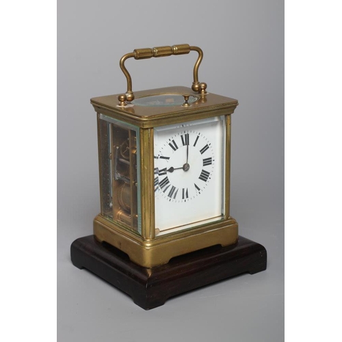 781 - A FRENCH BRASS CARRIAGE CLOCK, 20th century, the twin barrel movement with platform escapement and r... 