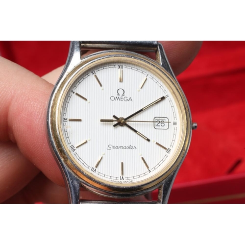 163 - A GENTLEMAN'S OMEGA SEAMASTER QUARTZ WRISTWATCH, the striped white dial with applied batons enclosin... 