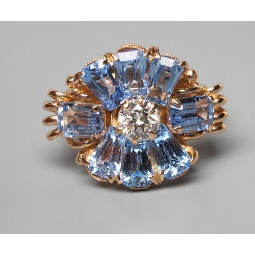 261 - AN AQUAMARINE AND DIAMOND COCKTAIL RING, the central round brilliant cut diamond of approximately 0.... 