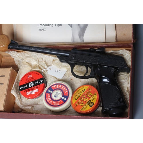 457 - A BOXED WALTHER LUFTPISTOLE .177 AIR PISTOL with 9 3/8