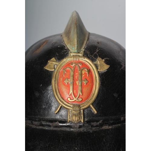 483 - AN AUSTRIAN FIREMAN'S LEATHER HELMET with brass crest, badge, lion head bosses and leather chin stra... 