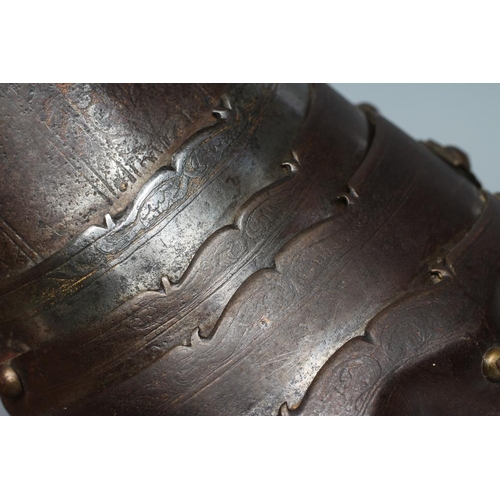 485 - AN ANTIQUE GAUNTLET, possibly 16th century German, with a flared and pointed cuff, four metacarpal p... 