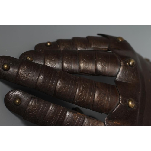 485 - AN ANTIQUE GAUNTLET, possibly 16th century German, with a flared and pointed cuff, four metacarpal p... 