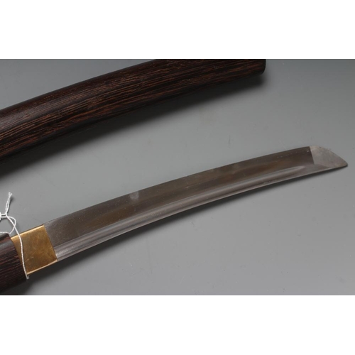 523 - A JAPANESE WAKIZASHI with 11 3/8