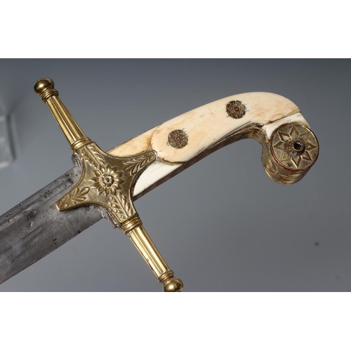 524 - A TURKISH KILIJ, 19th century, with 28 1/4