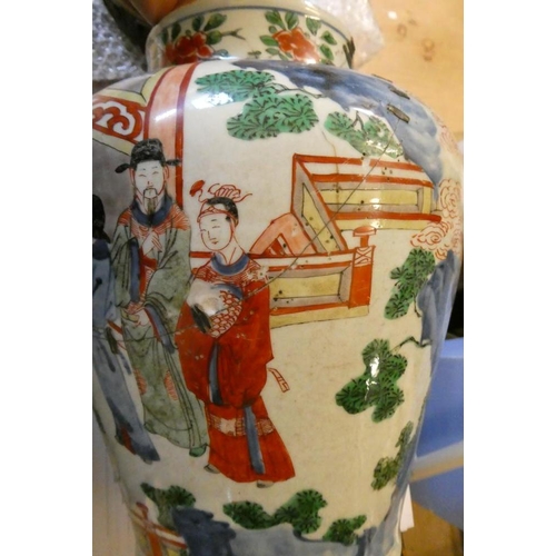 6 - A CHINESE PORCELAIN FAMILLE VERTE VASE of flared rounded cylindrical form, painted in underglaze blu... 