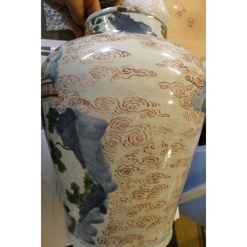 6 - A CHINESE PORCELAIN FAMILLE VERTE VASE of flared rounded cylindrical form, painted in underglaze blu... 