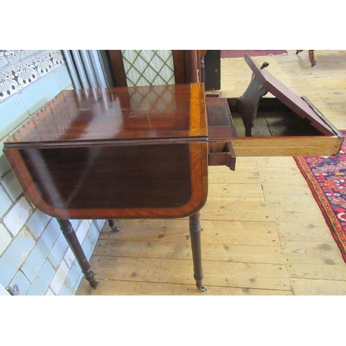 825 - A LADY'S REGENCY MAHOGANY DROP LEAF SMALL WRITING TABLE, early 19th century, the rounded oblong top ... 