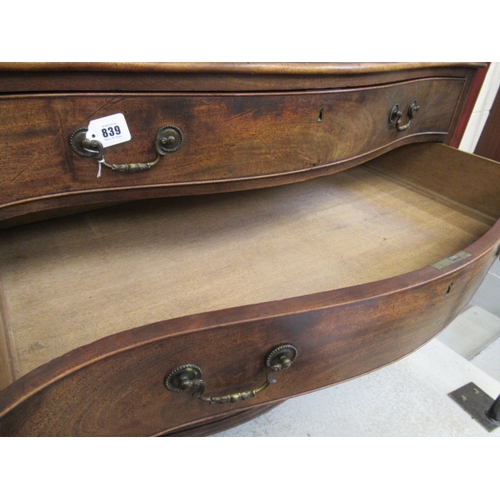 839 - A GEORGIAN MAHOGANY SERPENTINE CHEST, third quarter 18th century, the moulded edged top over four gr... 