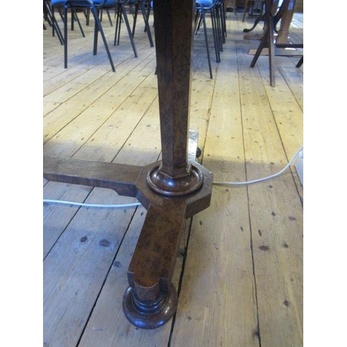 863 - AN EARLY VICTORIAN BURR OAK LIBRARY TABLE, the rounded oblong top over frieze drawer flanked on eith... 