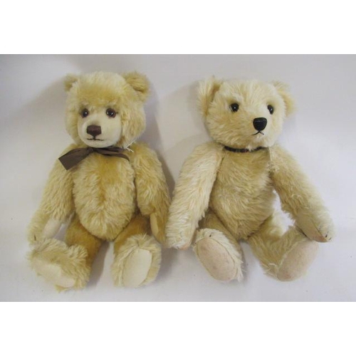 159 - Two Steiff bears, both with light plush, felt pads and brass ear buttons, both approx. 16 3/4