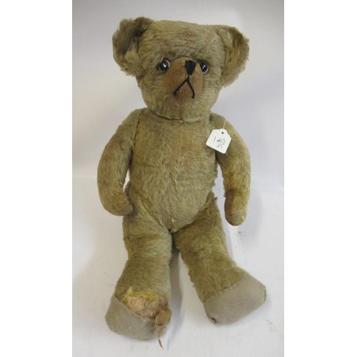 194 - A mid-war English teddy bear, with glass clear eyes, sewn nose, orange plush and cloth paw pads, 19 ... 