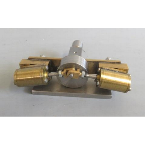 349 - Twin horizontal oscillating engine, brass and steel construction, E (Est. plus 24% premium inc. VAT)