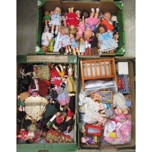 70 - Three trays of mixed vintage dolls, comprising one tray of national costume dolls, one with mainly p... 