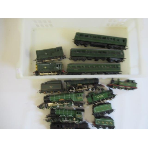 934 - Nine unboxed locomotives by Hornby and others including Flying Scotsman, 08 diesel and J72 tank, F (... 