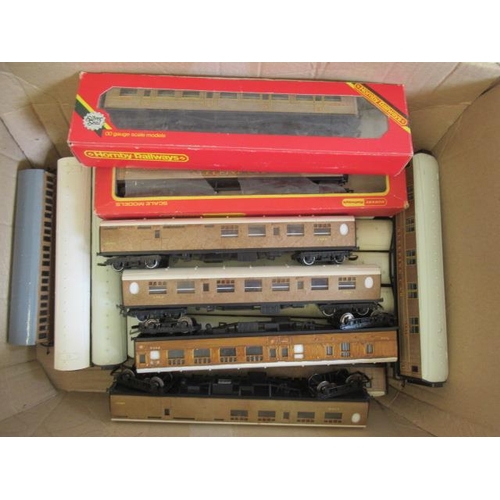 939 - Nineteen L.N.E.R. passenger coaches by Hornby, some items boxed, F-G (Est. plus 24% premium inc. VAT... 