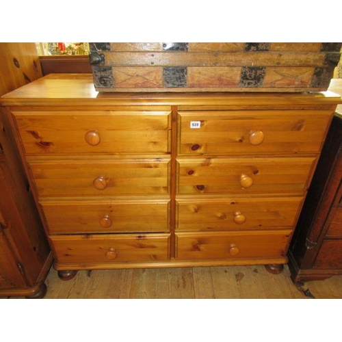 939 - CHEST OF DRAWERS