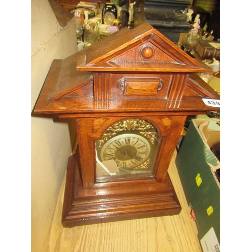 439 - OAK CASED MANTLE CLOCK