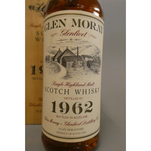 114 - 1 bottle Glen Moray 24 year old vintage Highland single malt whisky, Distilled in 1962, aged in oak ... 