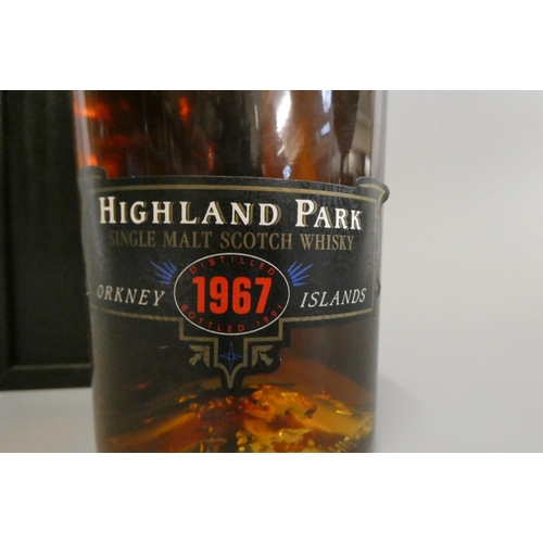 135 - 1 bottle Highland Park 1967 single malt scotch whisky, bottled in 1991, wood box (Est. plus 24% prem... 