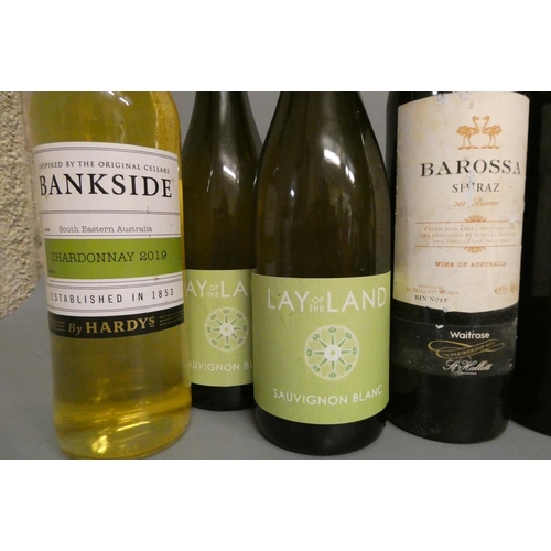 173 - 11 bottles of New World wine, comprising 2 Lay of the Land sauvignon blanc, 1 magnum Frontera 2007 m... 