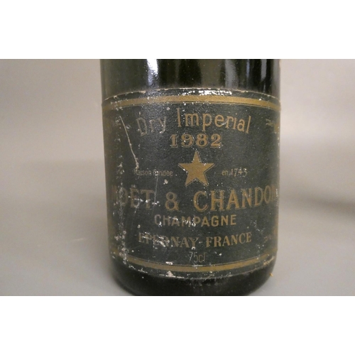 228 - 1 bottle Moet & Chandon, 1982, Dry Imperial champagne (Est. plus 24% premium inc. VAT)