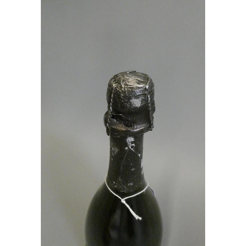 231 - 1 bottle Moet et Chandon, 1982, Dom Perignon (Est. plus 24% premium inc. VAT)