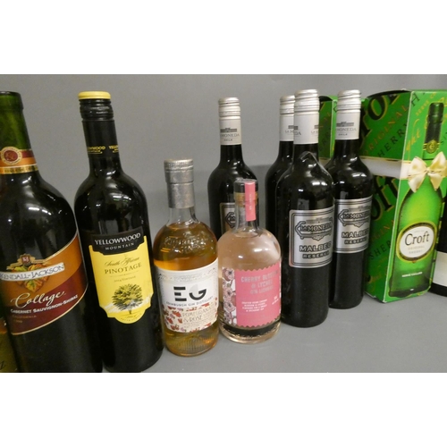 28 - 19 bottles of mixed wine & liqueur, including 2 boxed Croft Original Sherry, 4 2015 La Moneda malbec... 