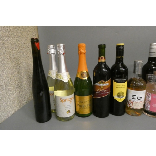 28 - 19 bottles of mixed wine & liqueur, including 2 boxed Croft Original Sherry, 4 2015 La Moneda malbec... 