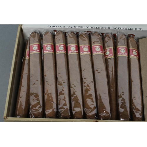 40 - 1 box of 45 King Edward Invincible Deluxe cigars (Est. plus 24% premium inc. VAT)