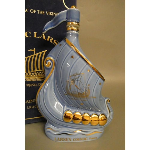 61 - 1 decanter Larsen cognac, porcelain decanter in the form of a Viking longboat by Limoges, boxed (Est... 