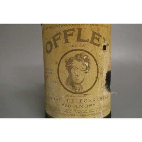 82 - 1 bottle Offleys port, Barao de Forrester, 