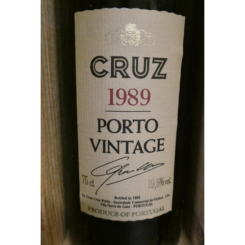 90 - 1 bottle Cruz 1989 vintage port, OWB (Est. plus 24% premium inc. VAT)