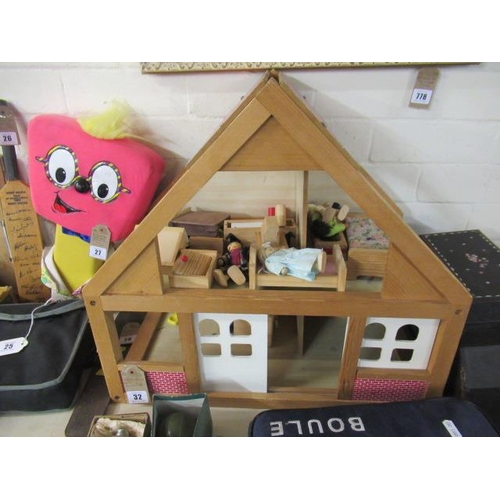 32 - DOLLS HOUSE AND FURNITURE