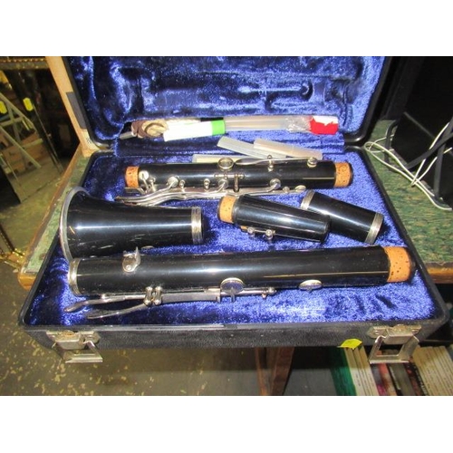 560 - BUNDY CASED CLARINET