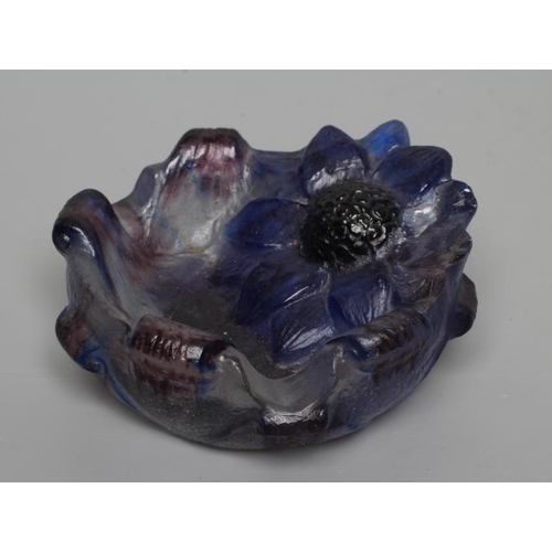 95 - A GABRIEL ARGY-ROUSSEAU PATE-DE-VERRE GLASS ASHTRAY, 1930's, moulded as a flowerhead in amethyst and... 