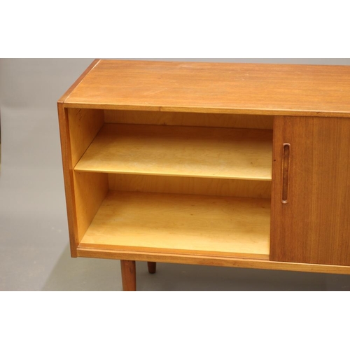 867 - A RETRO TEAK SIDEBOARD, the fascia with four drawers one fitted for cutlery, flanked by a sliding do... 