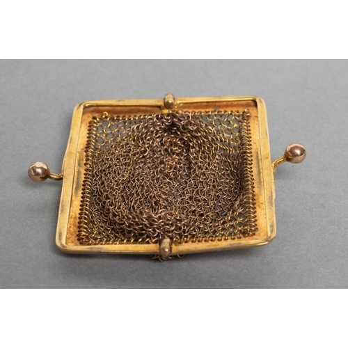 153 - A GEORGE V 9CT GOLD MINIATURE RETICULE, Birmingham 1911, with hinged clasp and hanging loop, frame 2... 