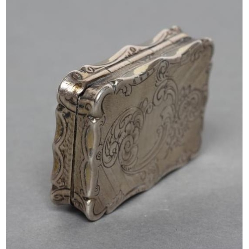 171 - AN EARLY VICTORIAN SILVER VINAIGRETTE, maker Cronin & Wheeler, Birmingham 1847, of shaped oblong for... 