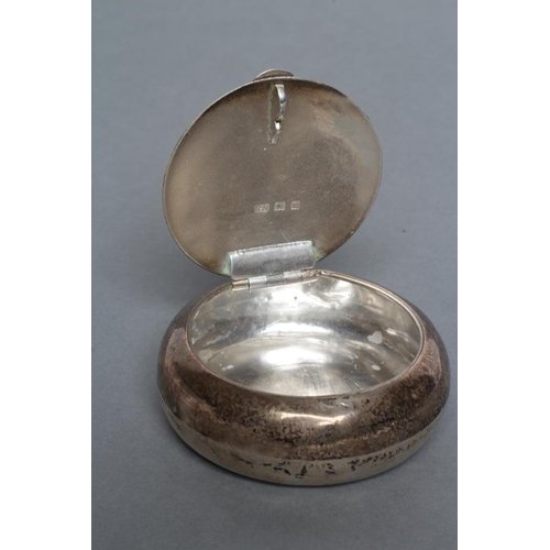 174 - A GEORGE V SILVER SNUFF BOX, maker George Unite, Birmingham 1911, of plain cushion form with flat hi... 