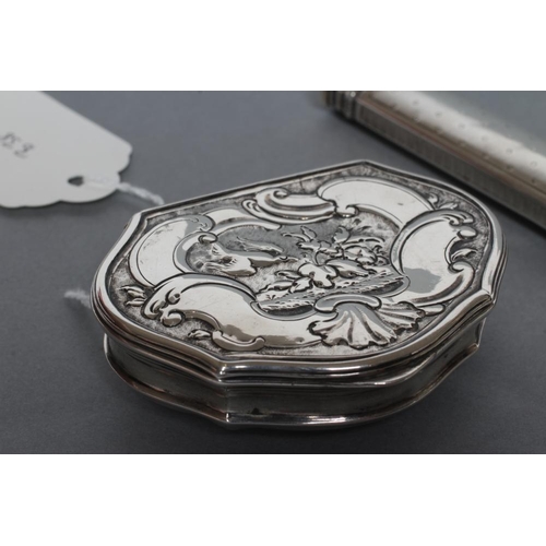 181 - A GEORGE I SILVER SNUFF BOX, maker possibly Robert Collier, London 1740, of serpentine form, the dou... 