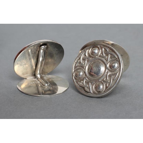 188 - A PAIR OF STERLING SILVER IONA MENU HOLDERS, maker John Collie, Oban, c.1920, the circular discs cas... 